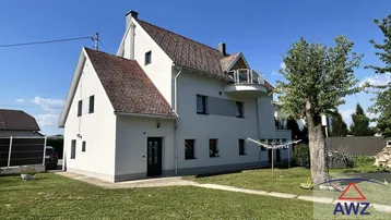 Expose Schönes 2 - 3-Familienhaus in idyllischer Lage in Oftering