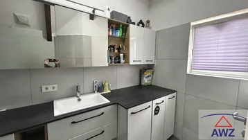 Expose Schönes 2 - 3-Familienhaus in idyllischer Lage in Oftering
