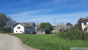 Expose Großes Baugrundstück mit Altbestand - ideal für Neubau oder Sanierung