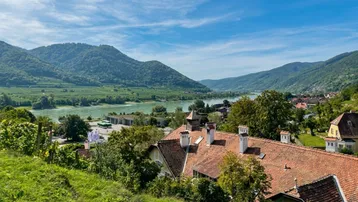 Expose ZWISCHEN WEINGARTEN UND DONAU — BAUREIF / 23 Wohneinheiten, denkmalgeschützt, baubewilligt
