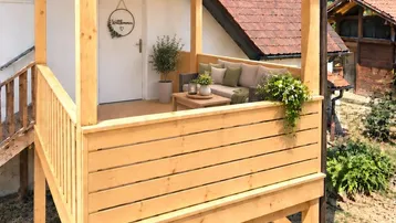 Expose Gemütliche Wohnung mit überdachter Holzterrasse in idyllischer Umgebung in Ruhelage