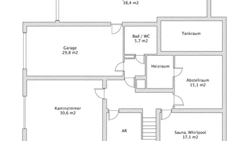 Grundriss des Untergeschosses mit Garage, Kaminzimmer, Heizraum, Abstellraum und Wellnessbereich.