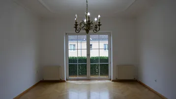 Expose Große Wohnung in Mitte der Stadt