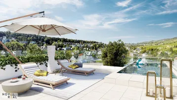 Luxuriöse Dachterrasse mit Infinity-Pool, Sonnenliegen und weitem Blick über die Stadt und Weinberge.