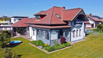 Expose Gepflegte Landhaus-Villa mit Garagengebäude, Carport und schönem Grundstück in Ebenthal bei Klagenfurt