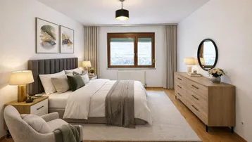 Elegantes Schlafzimmer mit großem Bett, Holzboden und einem Fenster mit schöner Aussicht.