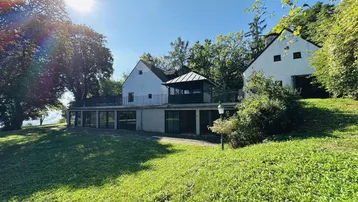 Expose Ca. 3000 m² weitläufiges und stilvoll gestaltetes Gartenareal mit Terrassen, Pavillon und exklusiven Rückzugsbereichen – ideale Kulisse für Events, Kundentermine oder Outdoor-Inszenierungen.