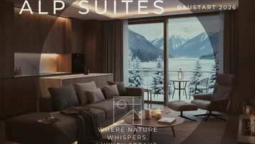 Modernes Wohnzimmer mit integrierter Küche, großem Fenster und atemberaubendem Blick auf verschneite Berge und See.