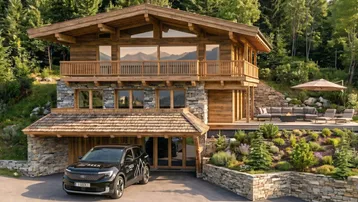 Luxuriöses Holzchalet mit Steinfassade, großzügiger Terrasse und Bergblick in grüner Umgebung.