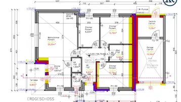 Detaillierter Grundriss des Erdgeschosses mit Wohnzimmer, Küche, drei Zimmern, Bad, WC, Abstellraum, Technikraum, Garage und Terrasse.