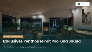 Geräumiger Wohn- und Essbereich eines Penthouses mit modernem Kamin und Blick auf den Innenpool.