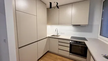 Expose Frisch saniert. Stilvoll wohnen. Salzburg erleben. 4-Zimmer Wohnung in der Neutorstraße