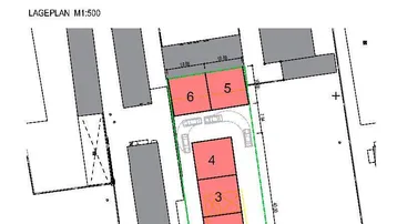 Lageplan und Schnittansicht eines Neubauprojekts mit mehreren Gebäudeeinheiten und zugehörigen Parkplätzen.
