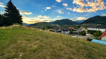 Expose *** Sonne, Freiheit &amp; Ausblick; Baubewilligtes Hanggrundstück für Ihr Traumhaus ***