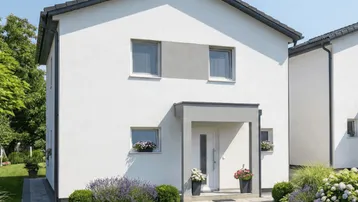 Modernes Einfamilienhaus mit weißer Fassade, dunklem Dach und gepflegtem Vorgarten unter blauem Himmel.
