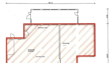 Detaillierter Grundrissplan einer Gewerbe- und Lagerfläche mit verschiedenen Funktionsbereichen und Gesamtmaßen.