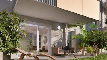Großzügige Terrasse im Erdgeschoss mit Lounge-Möbeln und üppiger Bepflanzung.