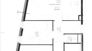 Detaillierter Grundriss einer Wohnung mit offenem Wohn- und Kochbereich, zwei Schlafzimmern und Balkon.