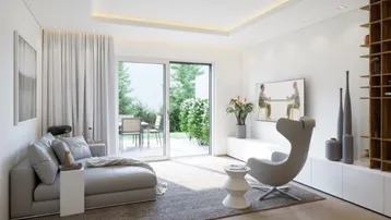 Helles, modernes Wohnzimmer mit Zugang zur Terrasse und Garten, ausgestattet mit stilvollen Möbeln und indirekter Beleuchtung.