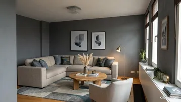 Modernes Wohnzimmer mit beigem Ecksofa, Holztisch und dunklen Wänden, hell und stilvoll eingerichtet.