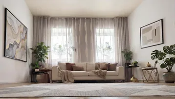 Helles und geräumiges Wohnzimmer mit beigem Sofa, modernen Kunstwerken und großen Fenstern.