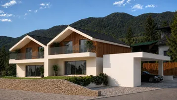 Moderne Doppelhaushälfte mit Holzfassade, großen Fenstern und Carport vor Bergkulisse.