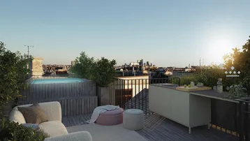 Geräumige Dachterrasse mit Whirlpool, Sitzbereich und Blick über die Stadt.