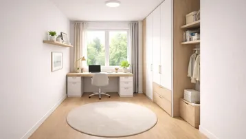 Helles Arbeitszimmer mit großem Fenster, integriertem Schrank und hellem Holzfußboden.