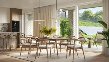 Moderner Essbereich mit Holztisch, Stühlen und integrierter Küche, mit Blick ins Grüne und Solarpaneelen.
