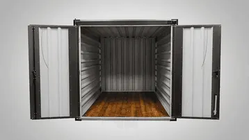 Leerer Lagercontainer mit weit geöffneten Türen und robustem Holzboden, bereit zur Nutzung.