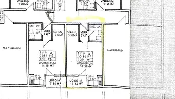 Grundrissplan mit mehreren Wohneinheiten, Schlafzimmern, Bädern und Loggien.