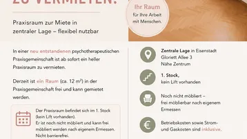 Heller Praxisraum in Eisenstadt mit Fischgrätparkett, großen Fenstern und einer kleinen, modernen Küche, flexibel nutzbar.