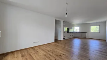 Expose Helle 4-Zimmer-Wohnung mit nagelneuer DAN-Küche und Fußbodenheizung
