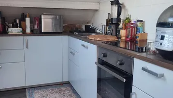 Expose Möblierte Dachwohnung 70 m² – nah Bahnhof, mit Parkplatz