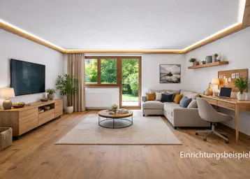Helles Wohnzimmer mit Holzboden, modernem Ecksofa, integriertem Arbeitsbereich und Blick ins Grüne.