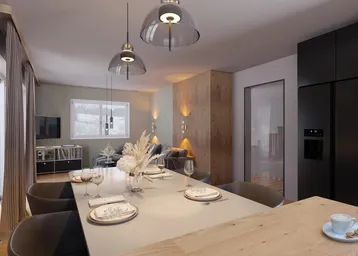 Offener Wohn-Essbereich mit integrierter Küche, Holzboden und moderner Beleuchtung.