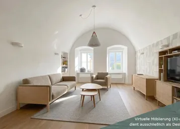 Virtuell möbliertes Wohnzimmer mit beeindruckender Gewölbedecke, hellen Wänden und modernen Möbeln.