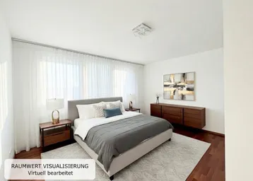 Helles Schlafzimmer mit modernem Bett, Nachttischen und einem Sideboard, virtuell inszeniert.