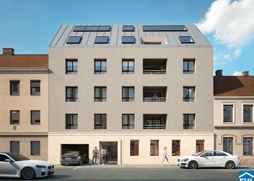 Moderne Fassade eines Neubaus mit Balkonen, Dachfenstern und integrierter Tiefgarage.