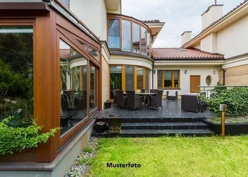 Expose +++ Historischer Charme trifft Potenzial – Einfamilienhaus mit Nebengebäude +++
