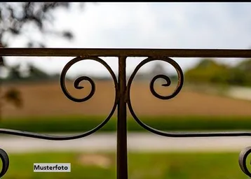 Expose Geräumiges Einfamilienhaus mit Balkon, Hobby-/Aufenthaltsräumen im KG und Garage