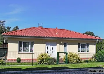 Expose Geräumiges Einfamilienhaus mit Terrasse, Garage & Wirtschaftsräumen