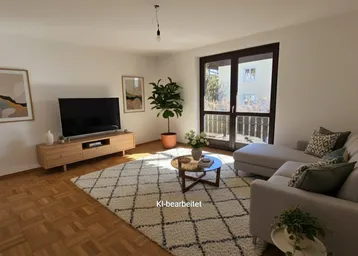 Helles Wohnzimmer mit Parkettboden, modernem Sofa und Zugang zu einem Balkon.