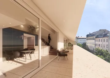 Geräumige Terrasse mit Blick auf die Stadt und Zugang zu einem hellen Innenbereich.