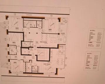 Grundrissplan zeigt zwei Wohneinheiten mit offenem Wohnbereich, mehreren Zimmern, Bädern und Balkonen.