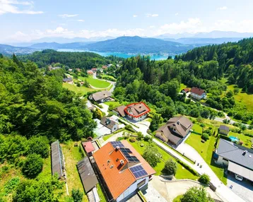 Expose Großzügige 5-Zimmer-Dachgeschosswohnung in Sekull mit 16,9 m² Balkon und Parkplatz