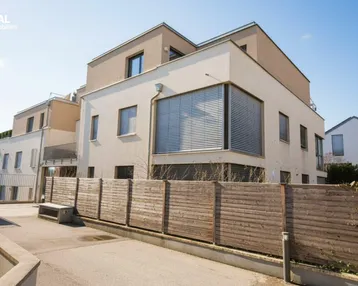 Expose Hochwertige DG-Wohnung in Gießhübl mit 2 Terrassen in ruhiger Lage zu mieten!