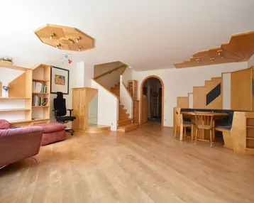 Expose Gepflegter Familienhit mit viel Platz - 5 Zimmer - voll unterkellert