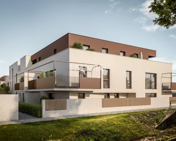 Moderne Wohnanlage mit klarer Architektur, großen Fenstern und Balkonen in ruhiger Umgebung.