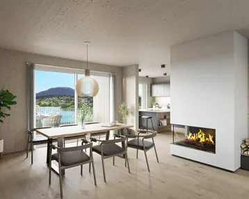 Heller offener Wohn- und Essbereich mit modernem Kamin, Holzboden und Seeblick durch große Fenster.